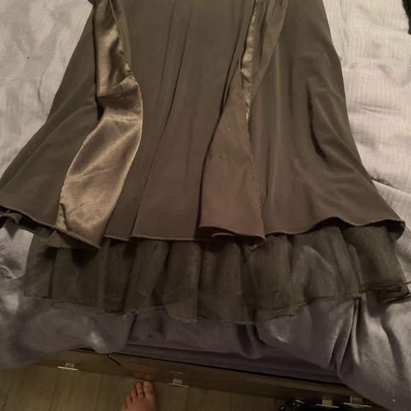 Xs (fits like a sm) black dress with back bow sash and tulle bottom detail - Picture 4 of 5